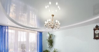 Глянцевый потолок Добрянка, цена от 4550 руб.